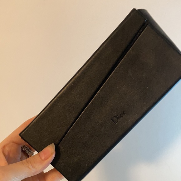 Christian Dior sunnies. Oversized. Tortashell with burgundy rims. Authentic. - Picture 11 of 14